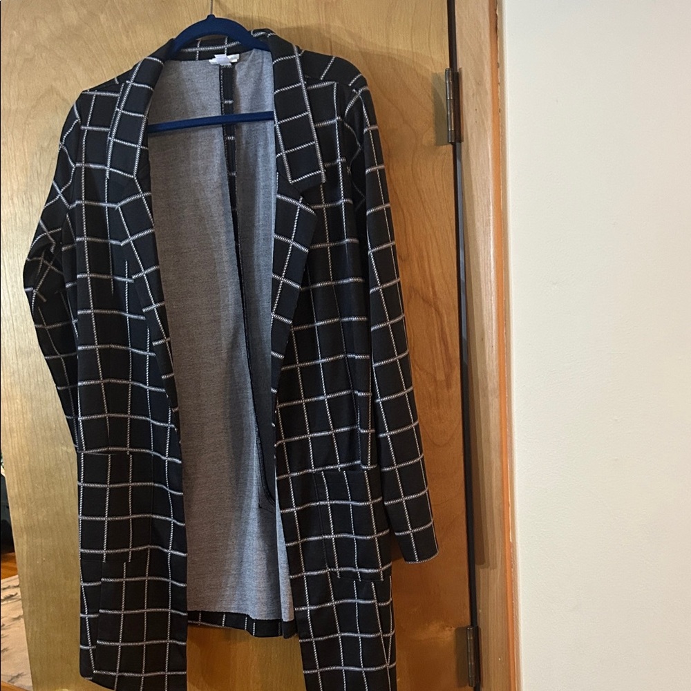 LuLaRoe Gwen Blazer Size Large Black with White Accent Like New